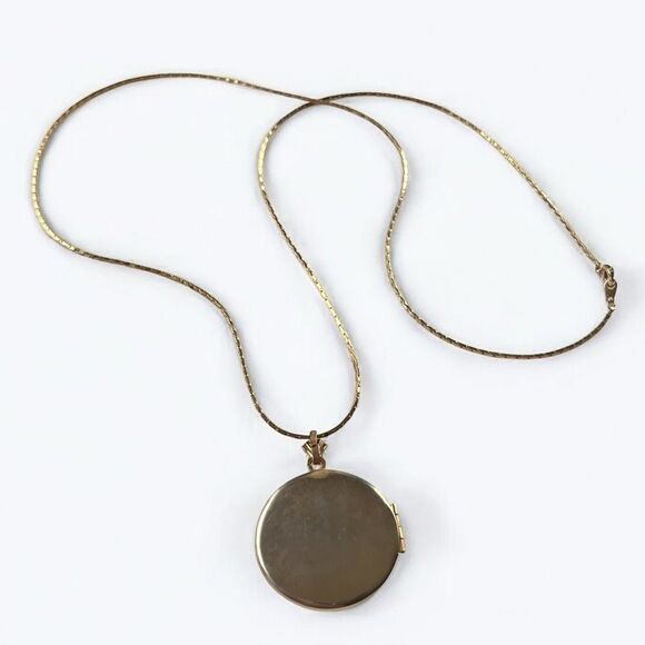 Vintage Gold Monogrammed Locket Necklace - Picture 4 of 4